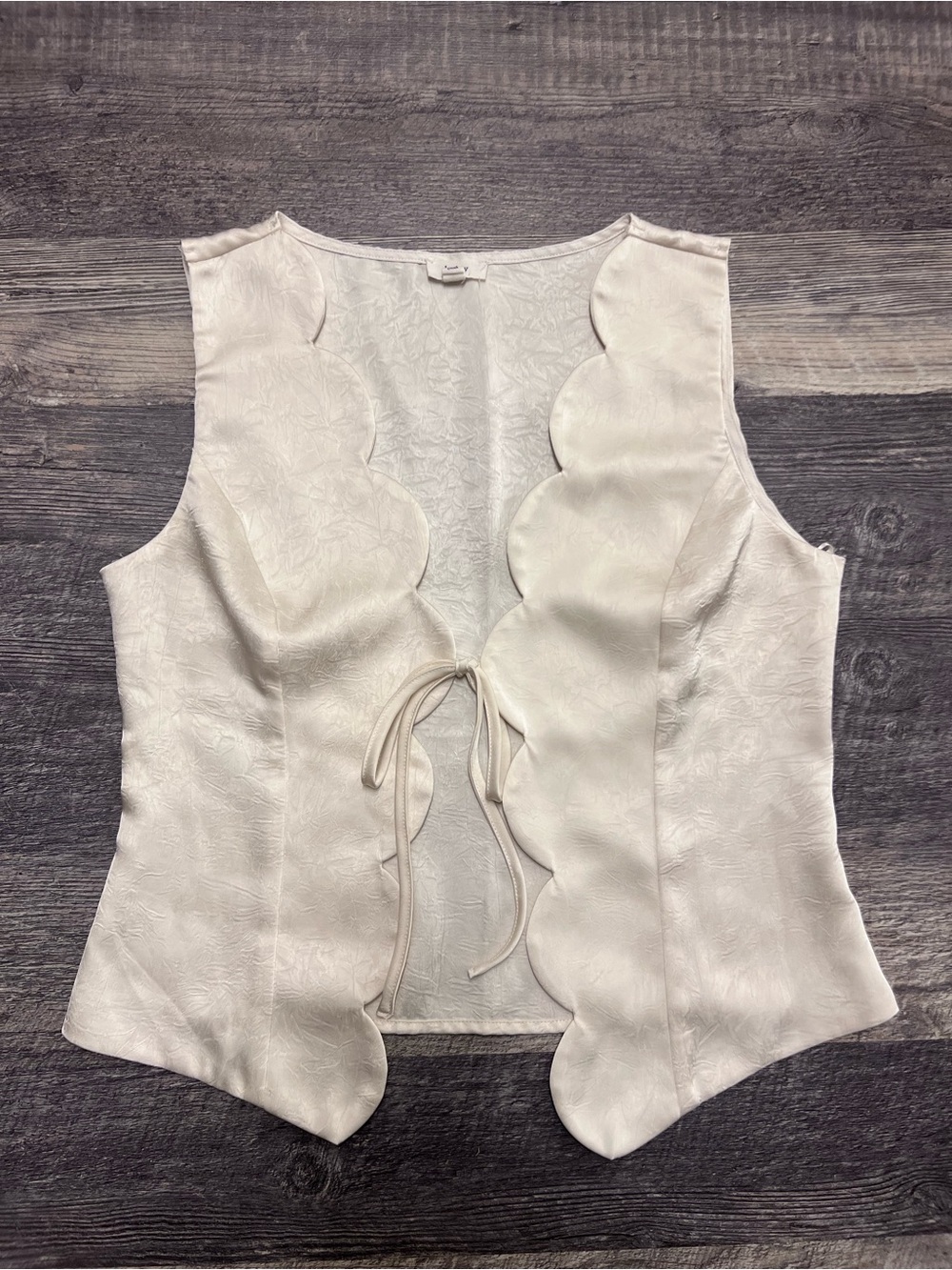 Beivy Off White Scalloped Tie Front Vest Top Sleeveless Medium